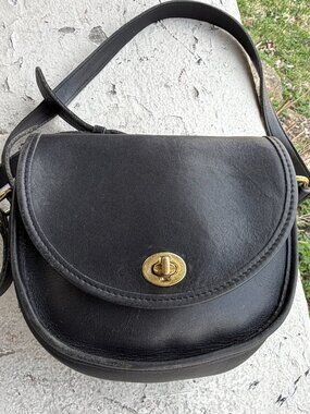 COACH Vintage USA 90s Watson Black Saddle Rounded Small Crossbody Shoulder Bag